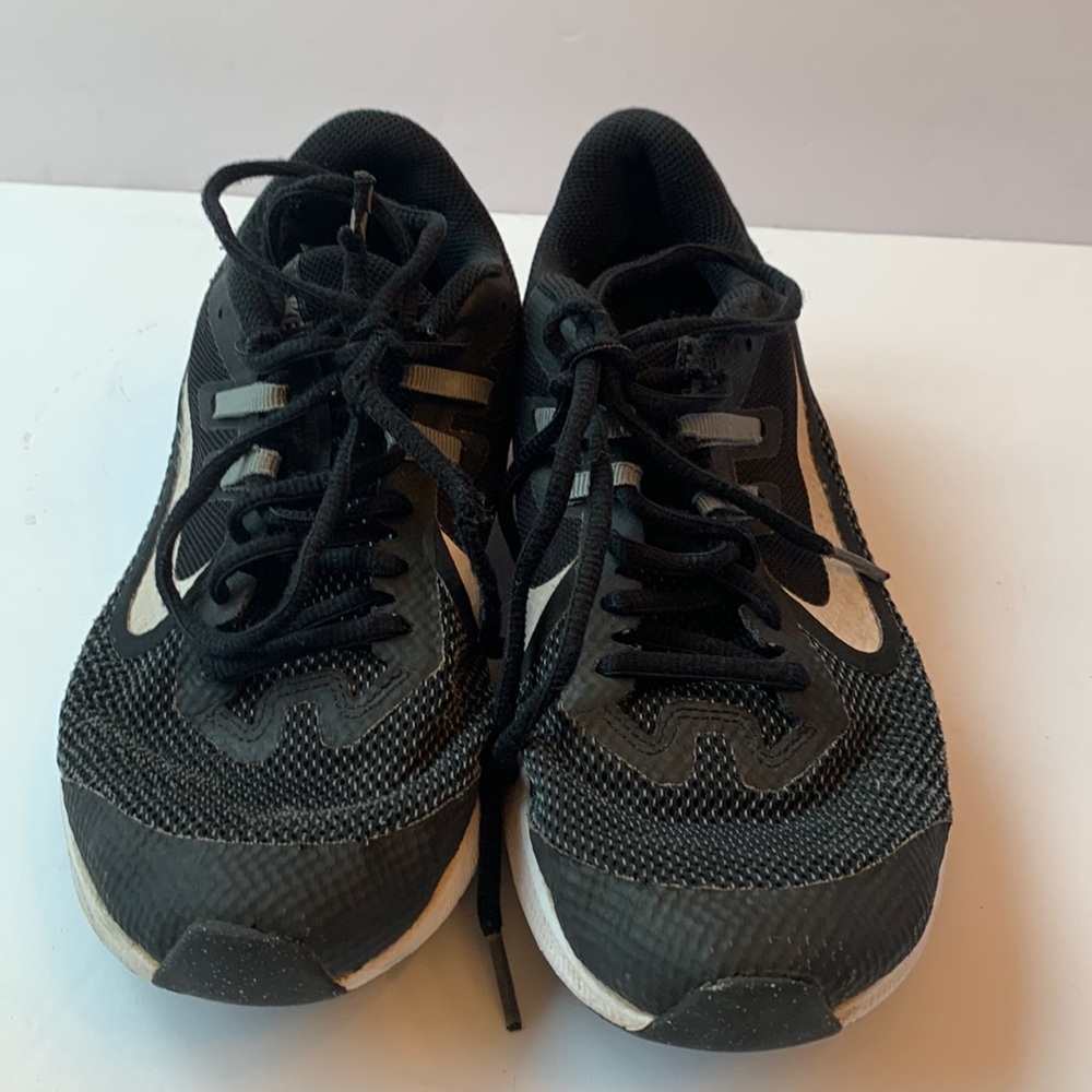 Nike Downshifter size 5.5 Youth Black and white